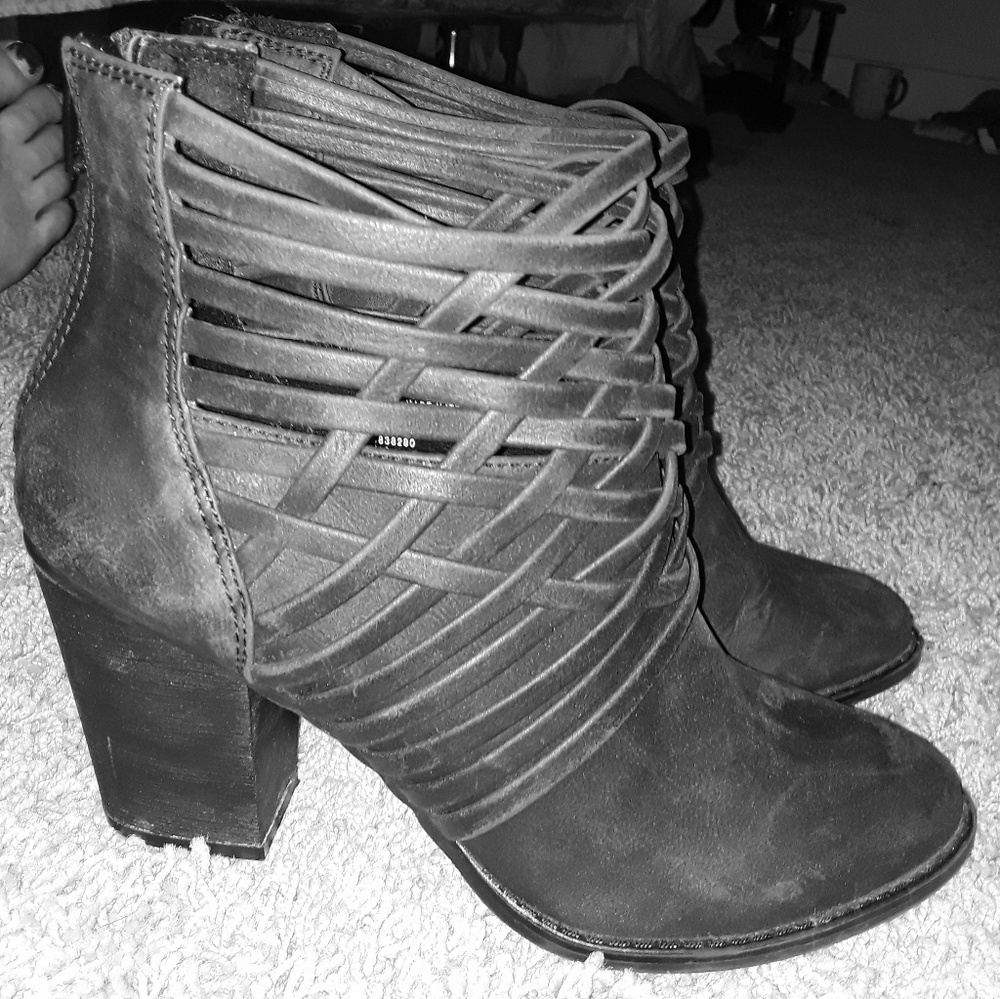 Black boots.zips up in the back